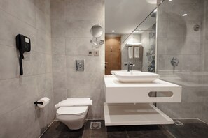 Shower, hair dryer, towels, soap - Phoenix Hotel and Wellness  (6th of October City)