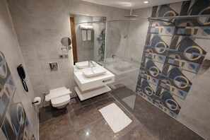 تجهيزات دش، مجففات شعر، مناشف، صابون