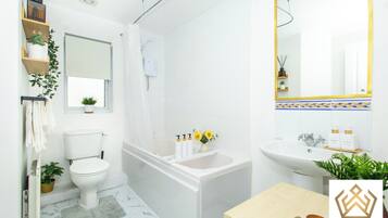 House | Bathroom | Combined shower/tub, deep soaking tub, free toiletries, hair dryer