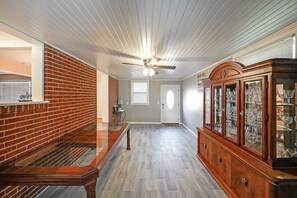 Interior - Marietta 2BR – Close to Atlanta! (Marietta)