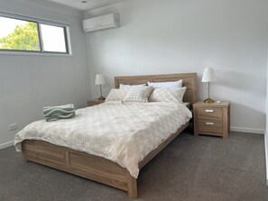 3 slaapkamers, een strijkplank/strijkijzer, wifi, beddengoed