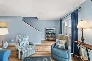 Interior - Midtown , 3 bedroom, 3 bathroom, 2 level condo, close to the beach (Ocean City)