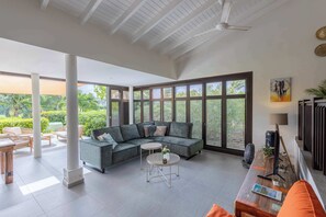 Televisión, oficina