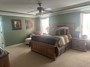 5 chambres, fer et planche à repasser, Wi-Fi, draps fournis