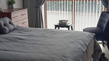 2 bedrooms, iron/ironing board, WiFi