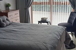 2 bedrooms, iron/ironing board, WiFi