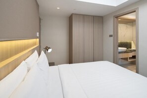 1 bedroom, in-room safe, desk, iron/ironing board