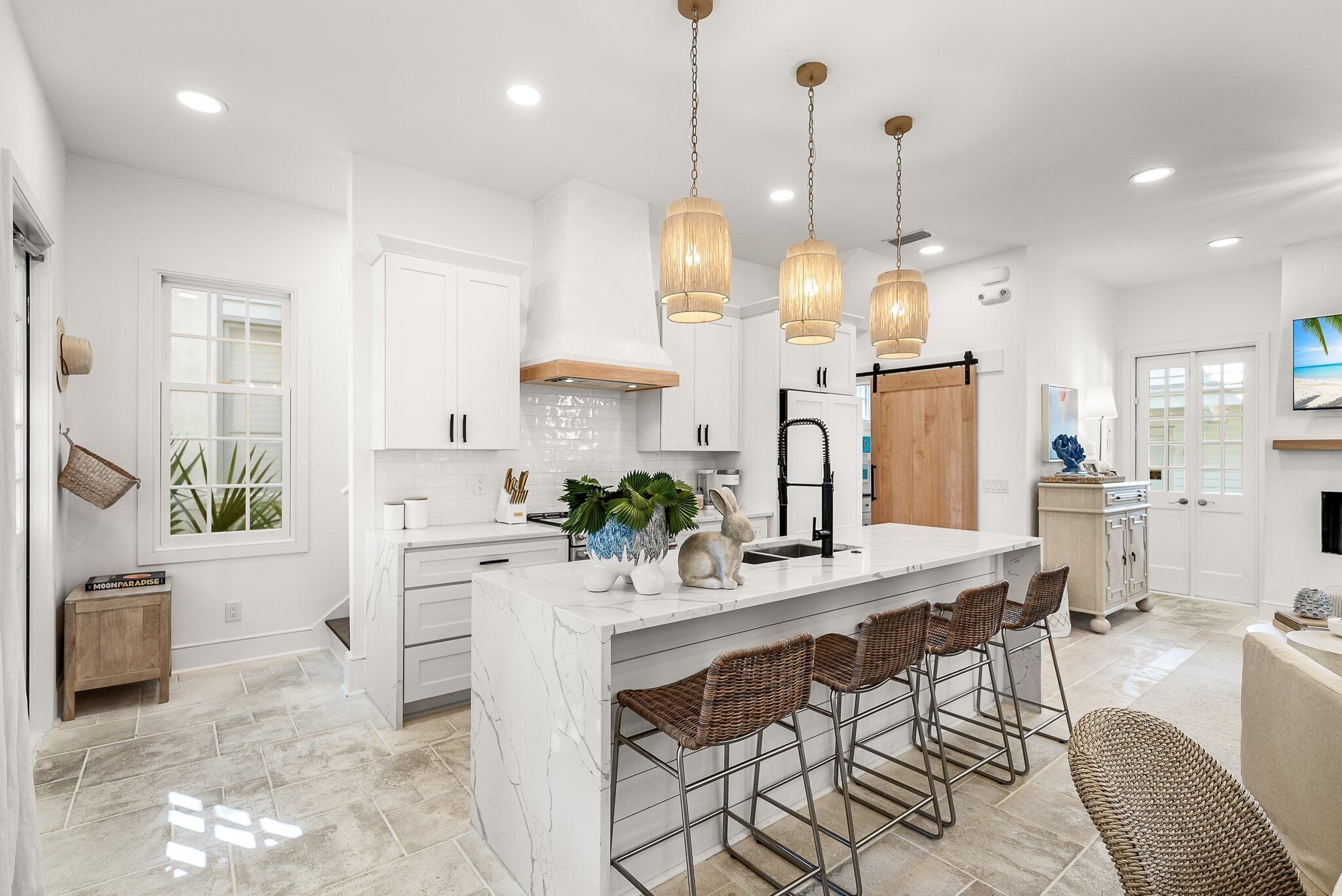 Frigorífic, microones, forn i placa de cuina 