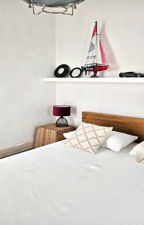 3 bedrooms, in-room safe, iron/ironing board, WiFi