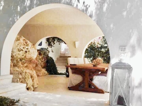 Ostuni Beachfront Villa with Pool & Private Parking, Luxury Holidays