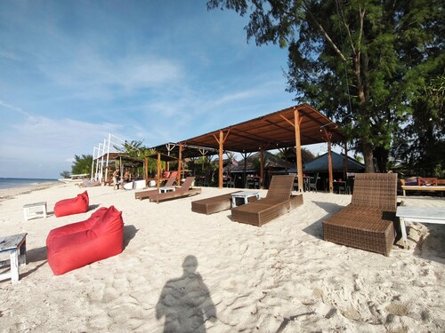 Chozy 1-bedroom bungalow with AC and WiFi in lovely Gili Air
