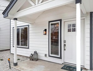 Exterior detail - Xmas lights on the Riverwalk-BMT grad-1mile to Alamodome•HenryGonzalez•FrostBank (San Antonio)