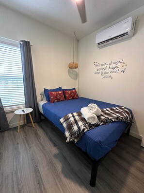 3 habitaciones, escritorio, tabla de planchar con plancha y wifi gratis