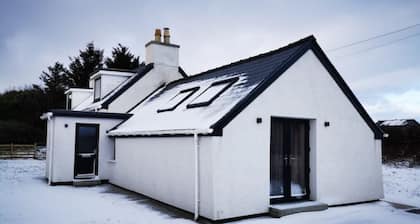 Beautifully renovated croft house with woodburning stove.Just minutes to beaches