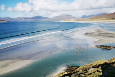 Beautifully renovated croft house with woodburning stove.Just minutes to beaches