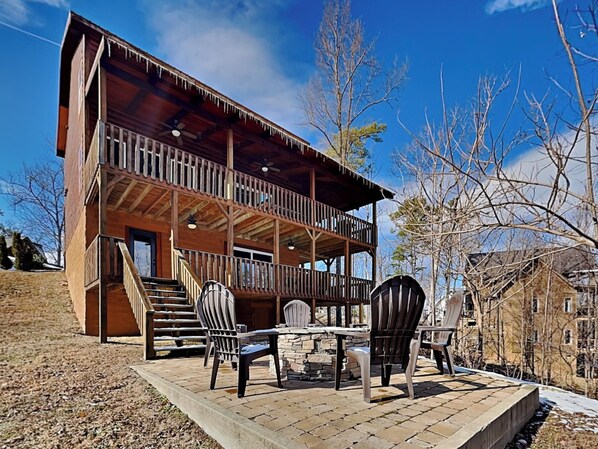 Outdoor dining - A Modern-Mountain Escape with Fire Pit, Game Room, 3 Primary King Suites + More (Sevierville)