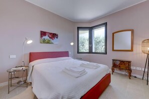 2 habitaciones, tabla de planchar con plancha y cuna de viaje 