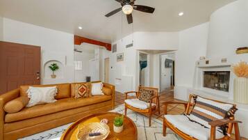 Smart TV y chimenea