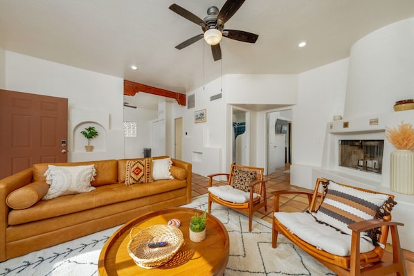 Smart TV, fireplace