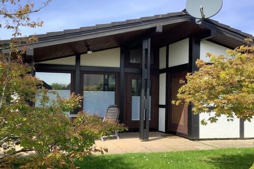 Freistehender Ferienbungalow im Fachwerkstil