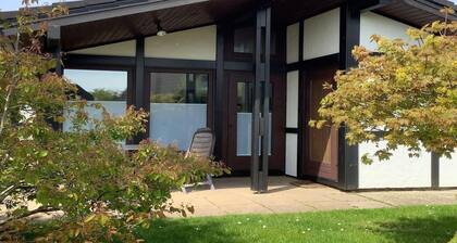 Freistehender Ferienbungalow im Fachwerkstil