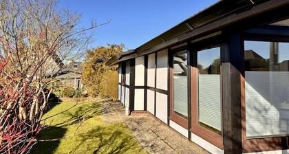 Freistehender Ferienbungalow im Fachwerkstil