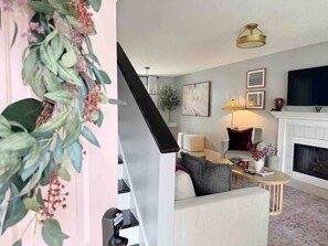 Interior - Cozy Cottage Near Beach & Downtown Dog Friendly! (Savannah)