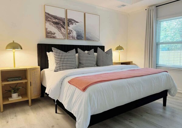 4 habitaciones, tabla de planchar con plancha, cuna de viaje y wifi 