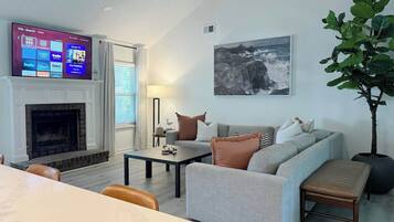 テレビ、書斎 / ワークスペース