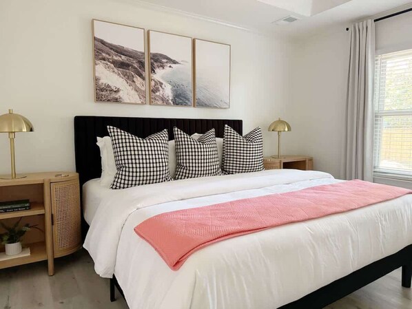 4 habitaciones, tabla de planchar con plancha, cuna de viaje y wifi
