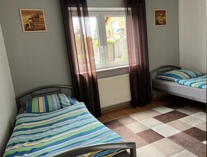 1 dormitori, planxa i posts de planxar, wifi i roba de llit 