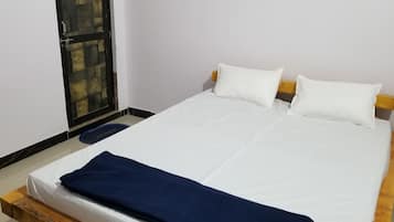 3 habitaciones, tabla de planchar con plancha, wifi y ropa de cama