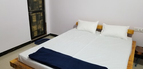 Cozy home in the beautiful city of udaipur. Family and Pet friendly.