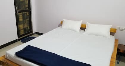 Cozy home in the beautiful city of udaipur. Family and Pet friendly.