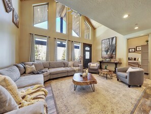 TV, fireplace - Luxury Mountain Retreat Sleeps 18 (Brian Head)