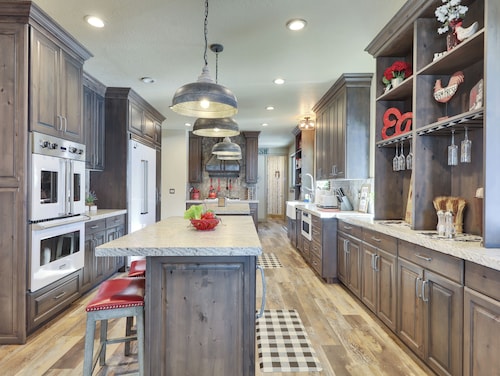 Luxury Mountain Retreat Sleeps 18