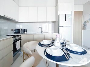 Apartment (1 Bedroom) | Interior - Luxurious Burj Royale One-bedroom & City Views (Dubai)