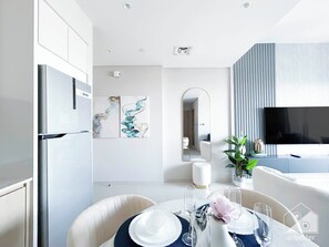 Apartment (1 Bedroom) | Interior - Luxurious Burj Royale One-bedroom & City Views (Dubai)
