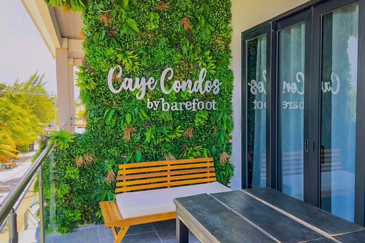 Luxury Condo, Balcony, Sea View | Egyptian cotton sheets, premium bedding, down duvets, pillow-top beds