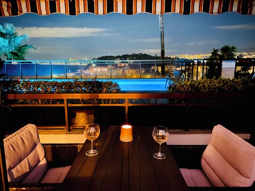 Superbe 2 pièces Terrasse / PISCINE / Parking