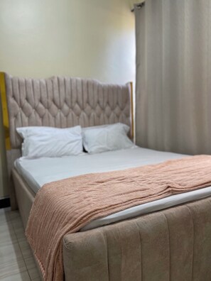 2 bedrooms, iron/ironing board, WiFi