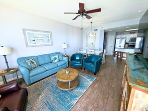 Smart TV, books - Cozy Turtle | Phoenix V Unit 1109 (Orange Beach)