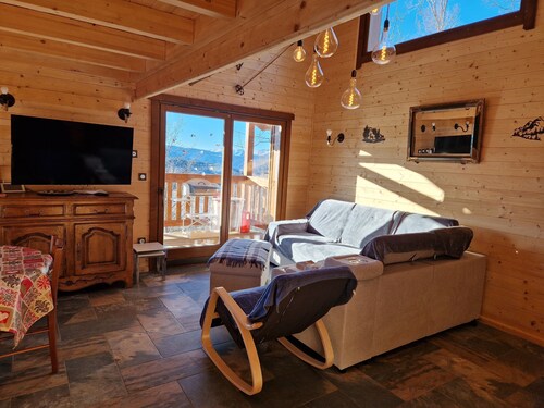 Mountain chalet at the foot of the shuttle to the tele cabin
