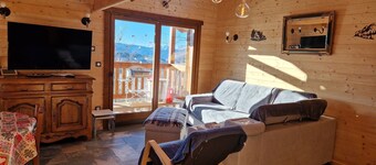 Mountain chalet at the foot of the shuttle to the tele cabin