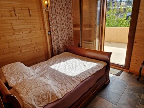 4 soverom, strykejern/-brett, wi-fi (inkludert) og sengetøy