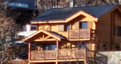 Mountain chalet at the foot of the shuttle to the tele cabin