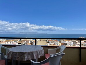 Apartment | Outdoor dining