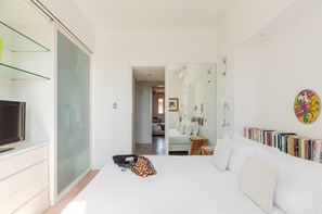 2 多间卧室、办公桌、熨斗/熨衣板、WiFi