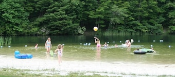 Hidden Cabin Retreat with Hot Tub in Lost City, WV