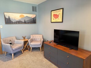 Smart TV, fireplace